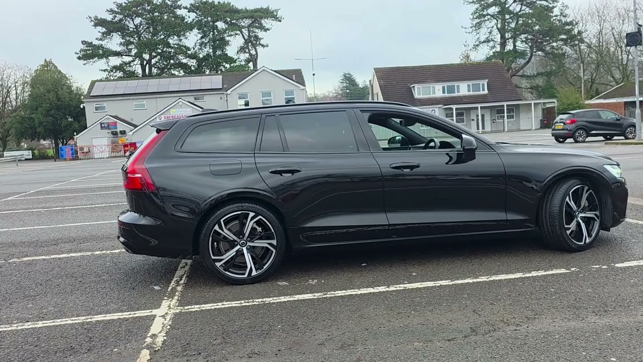 Volvo V60 Plus T6 AWD in Onyx Black