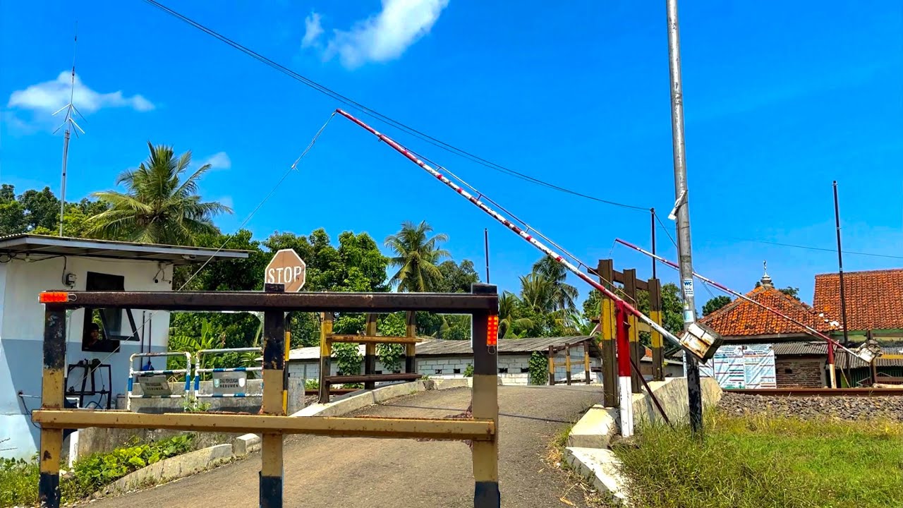 UNIK!, Perlintasan Kereta Api Palang Komplek Kedungtawon Kebumen, Jawa Tengah