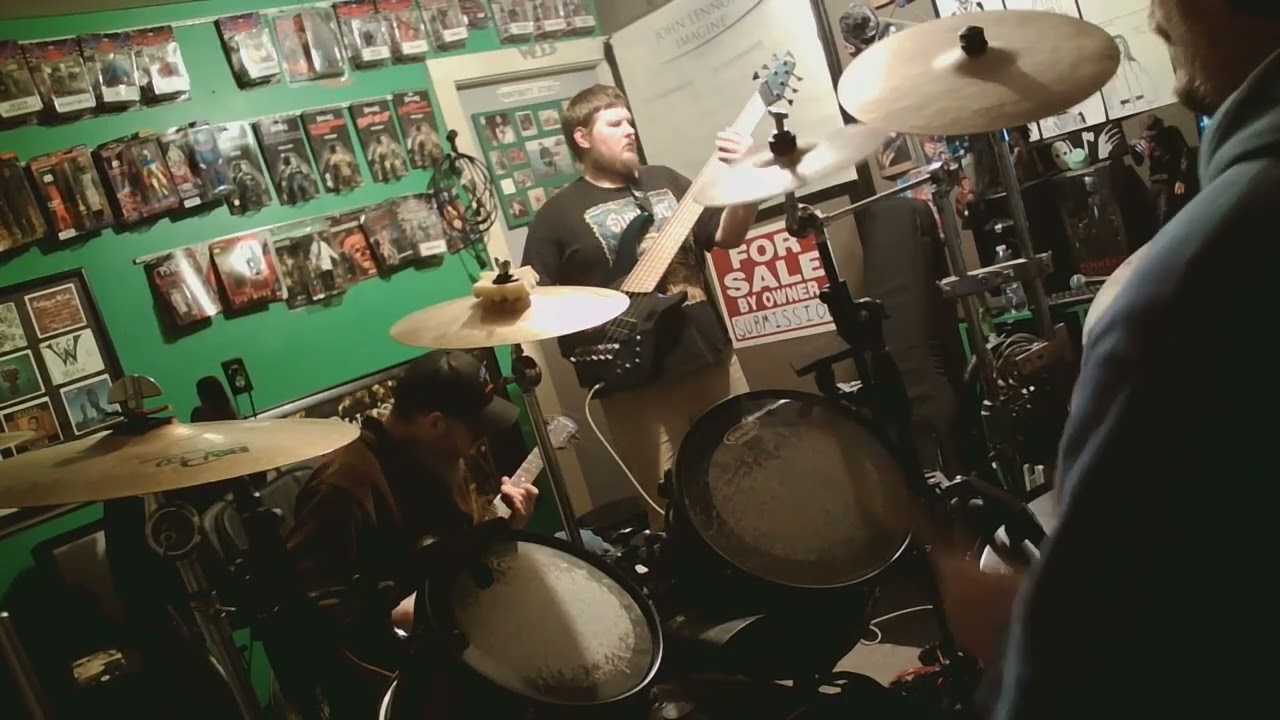 WEEB in Fronttbutt Studio