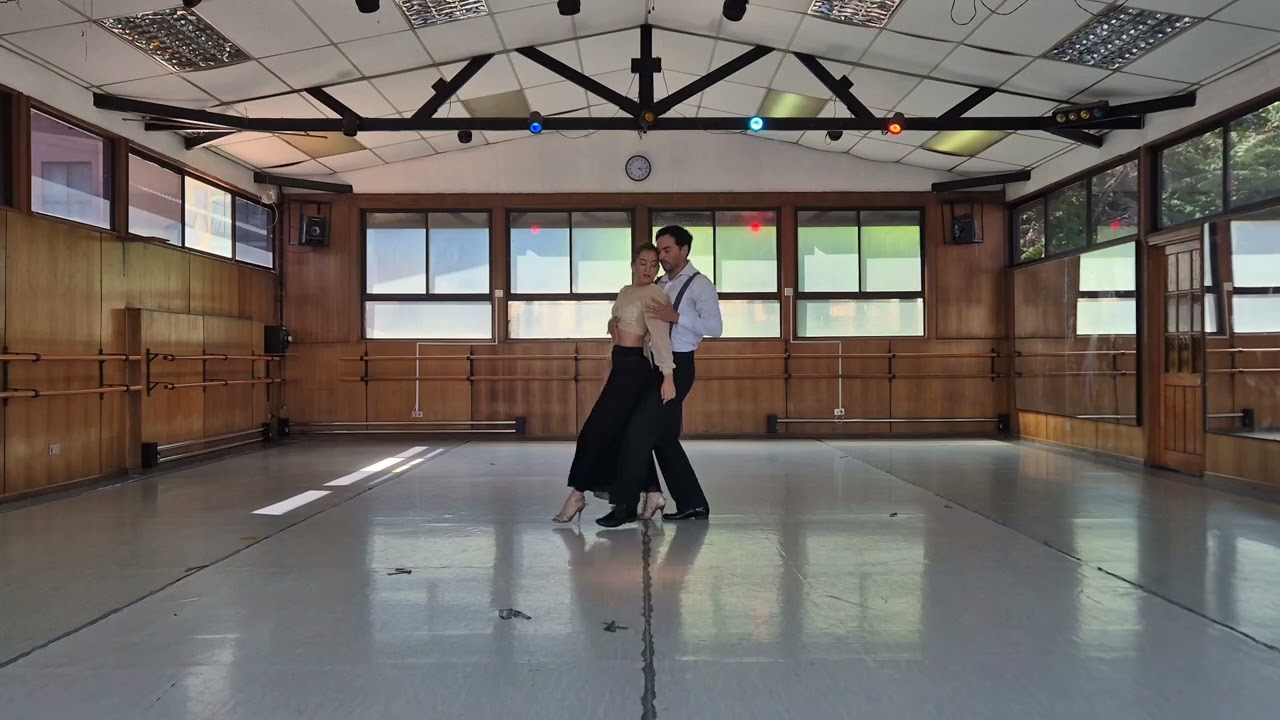 El corazón al sur (tango) - Nicolás y Micaela