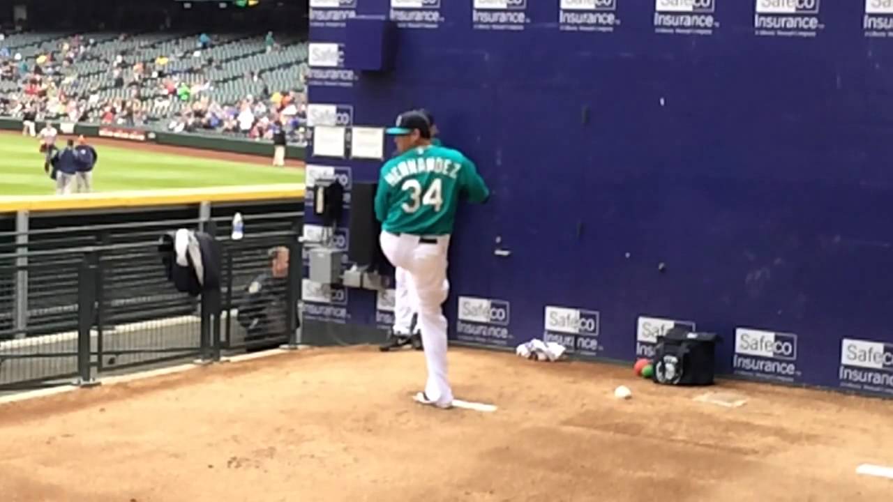 Felix Hernandez Slow Motion warm up pitch
