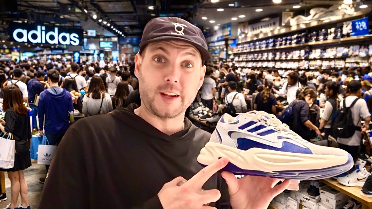 Shopping in China&rsquo;s BIGGEST Outlet Mall is Crazy 🇨🇳 The Deals Are INSANE