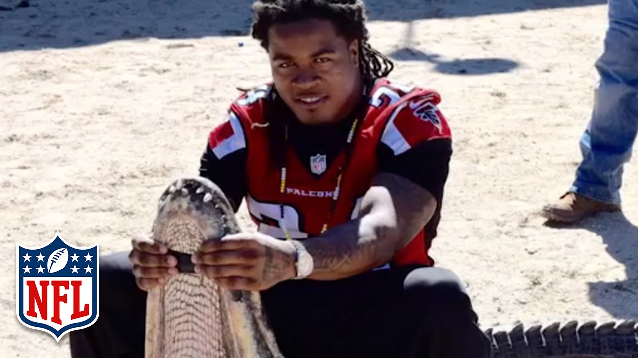 Devonta Freeman: I Did Wrestle an Alligator | What's Up, Pro? | NFL