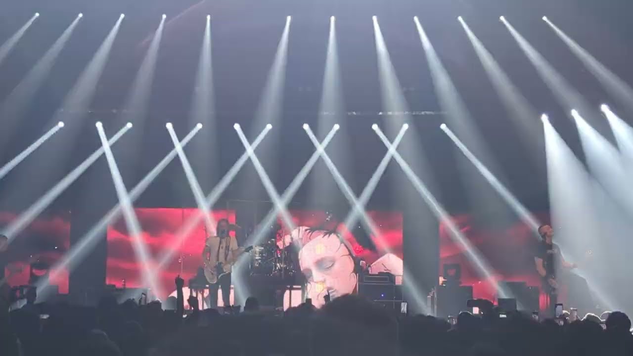 Alter Bridge - Tested and Able (live)