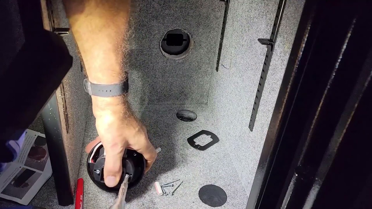 How to install an Outlet in a safe