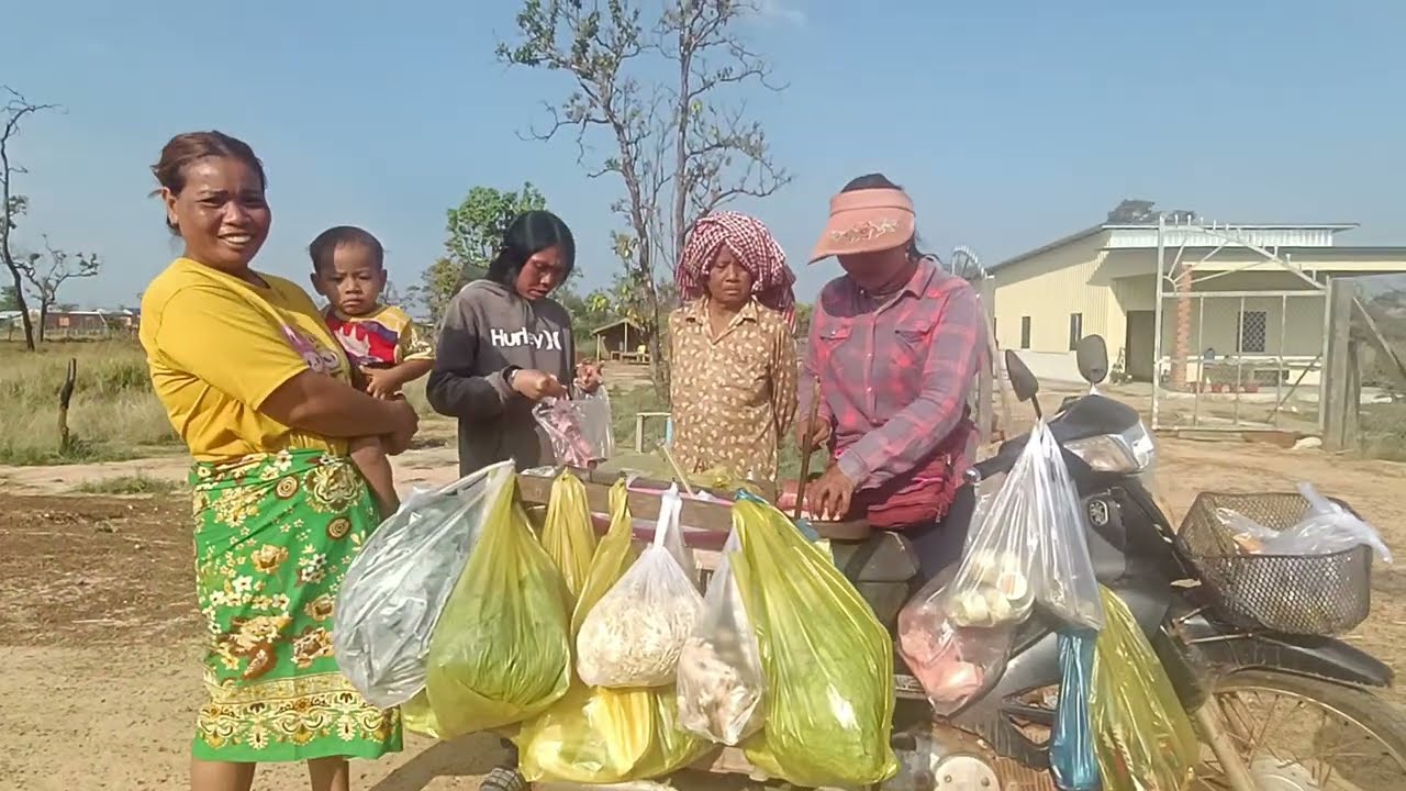 ព្រឹកនេះនាំយកជំនួយថវិកាសប្បុរសជនទិញនំឱ្យអ៊ីអ៊ីនិងទិញនំឲ្យសត្វសនក់
