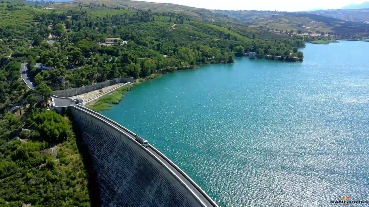 Το φράγμα της λίμνης του Μαραθώνα...