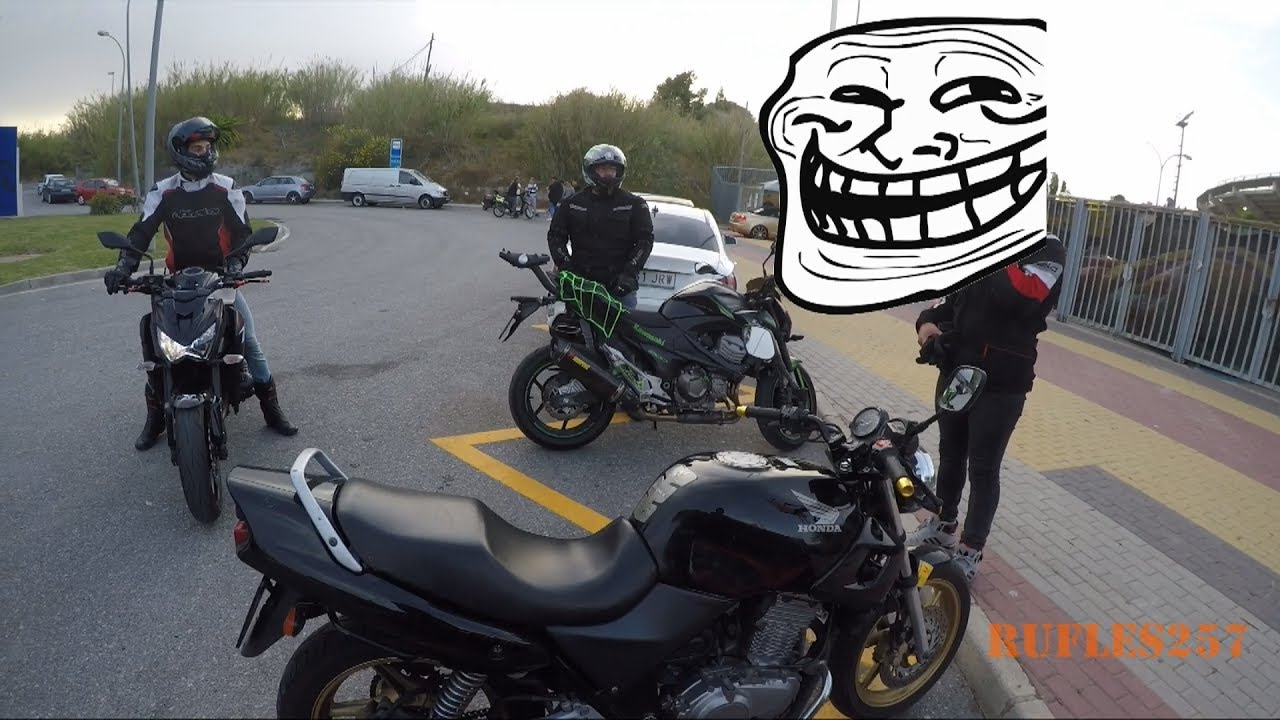 Caf&eacute; en Motril con subida alegre, curva y adelantamientos... Motovlog#19 by Rufles257
