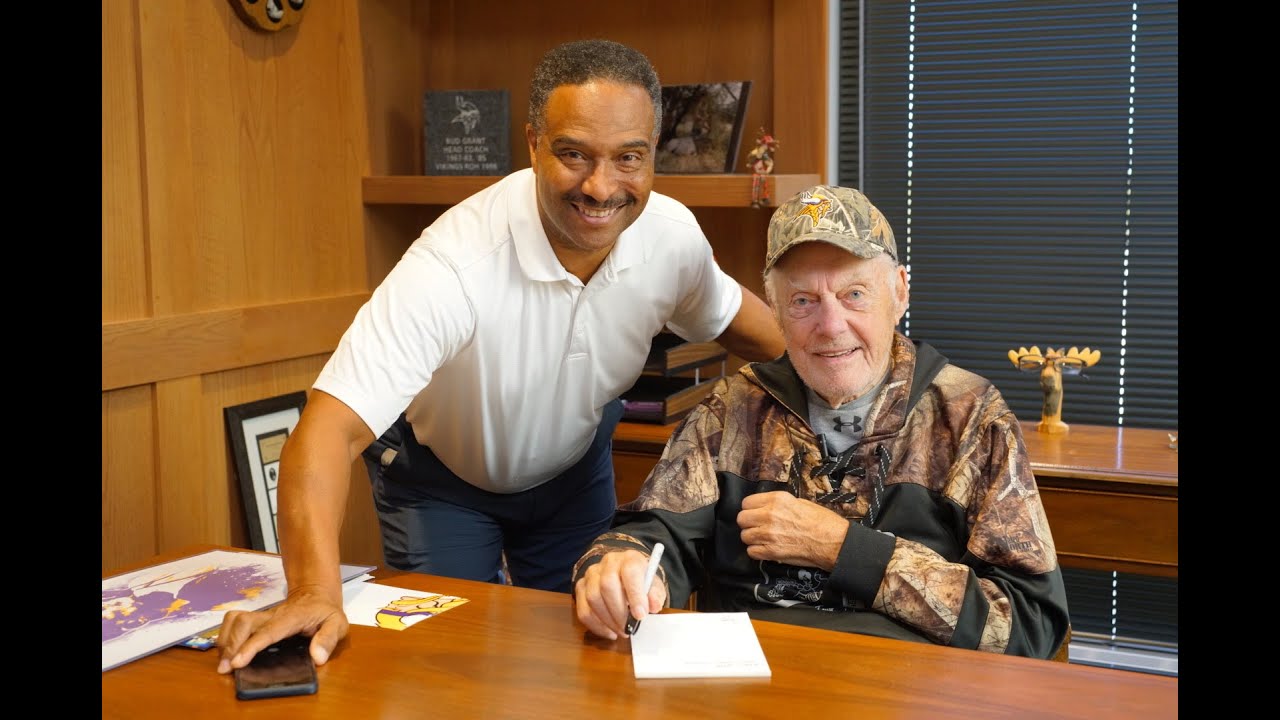 Bud Grant talking about Leo Lewis Jr / Leo Lewis III