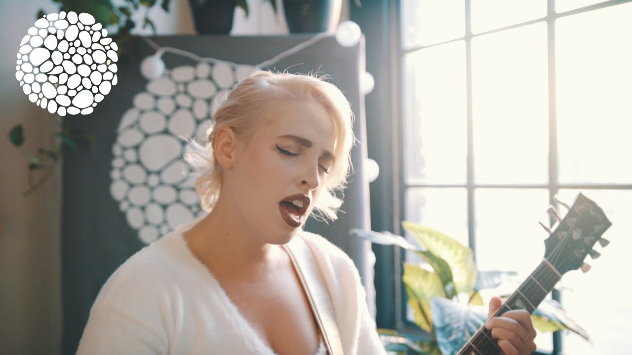 Elizabeth Moen - Headgear & Triple Scoop (Circular Sessions)
