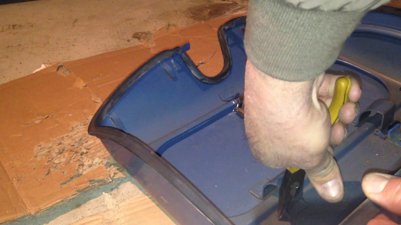 Come smontare sportello e serratura cassettino vespa Px 125/150/200