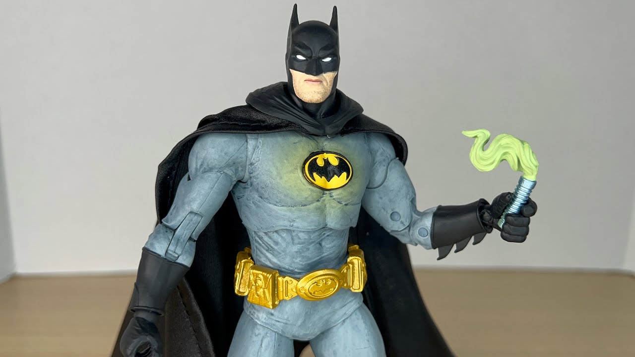 Обзор фигурки Бэтмена из серии DC Multiverse от McFarlane Toys.