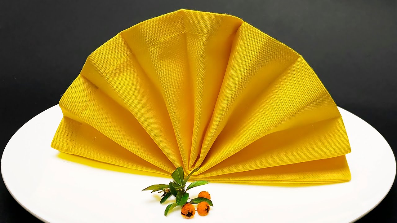 Napkin folding - The Standing Fan