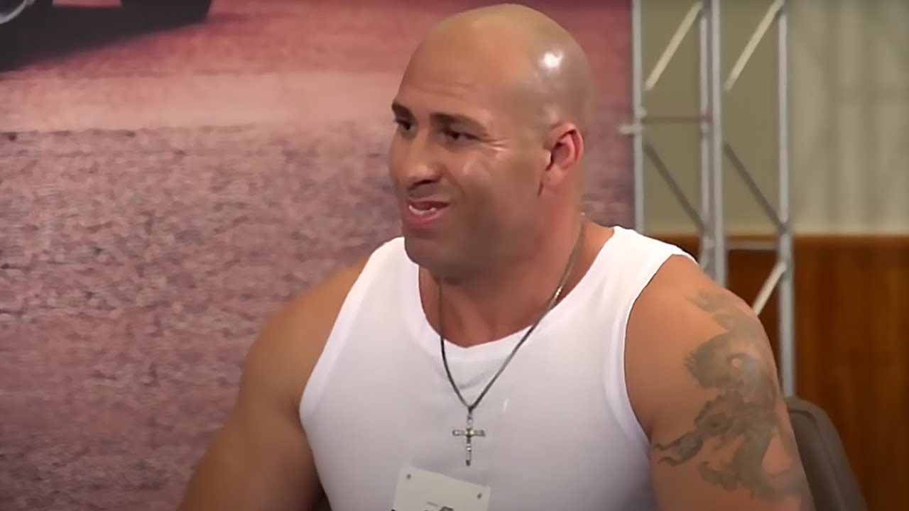 PÂNICO TROLLAGENS: SÓSIAS DE VIN DIESEL ENTREVISTAM UM AO OUTRO