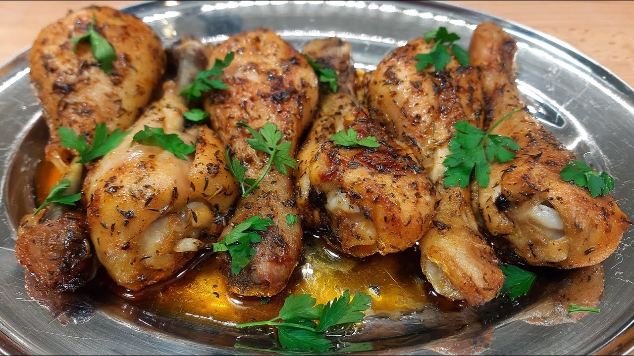 Сочные и хрустящие куриные голени, запеченные в духовке.