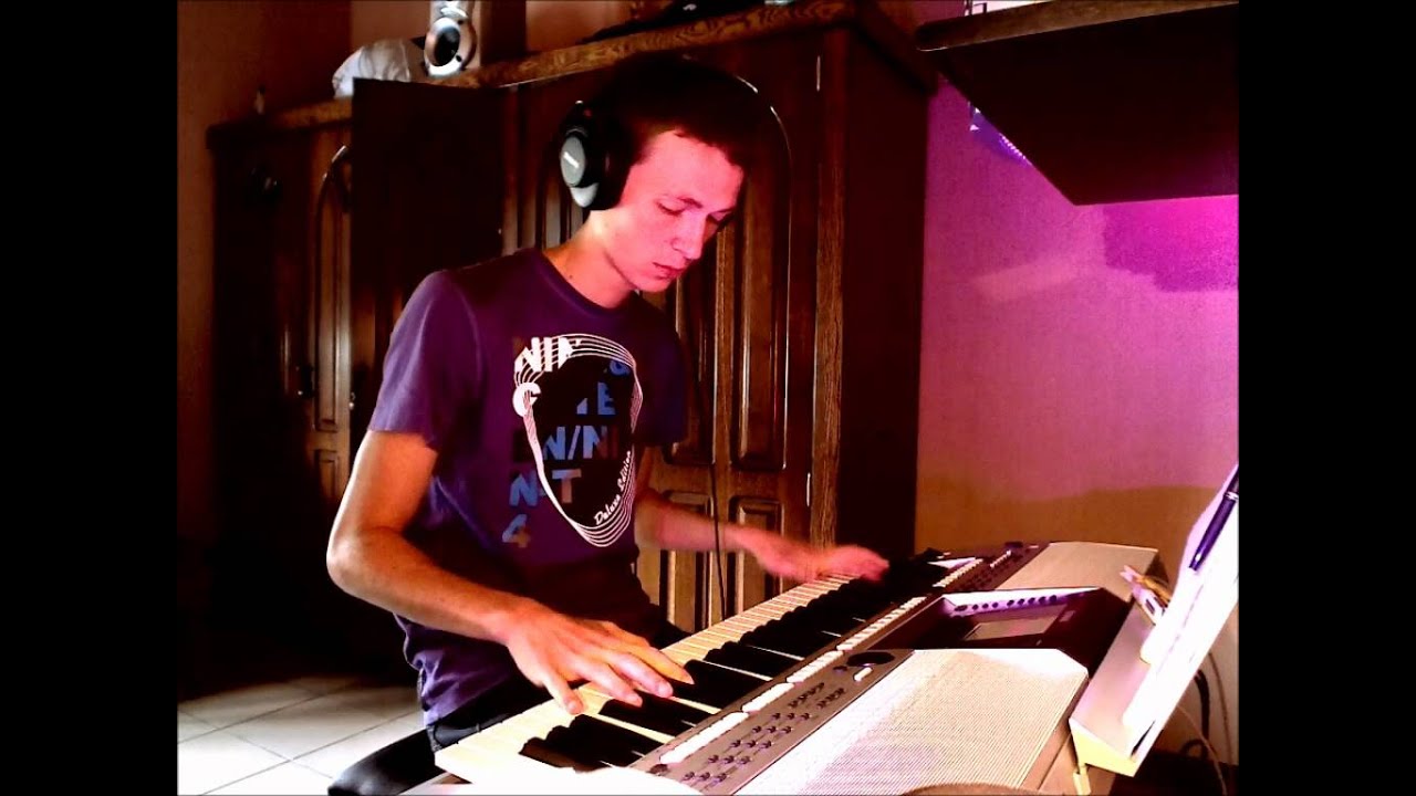 LMFAO - Party Rock Anthem ft. Lauren Bennett, GoonRock [on keyboard]