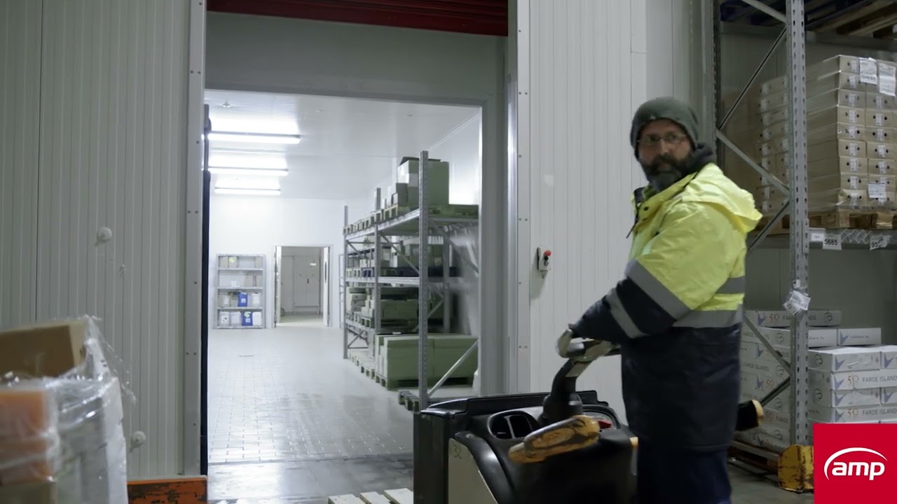 AMP: Βιομηχανικές ψυκτικές πόρτες AMP στα Parametros Logistics