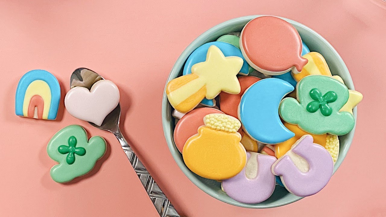 Lucky Charms Cereal cookies! | Easy Cookies | With sweet sugarbelle cutters and americolor pastels