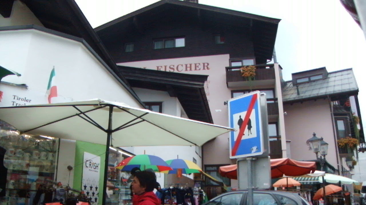 Sankt Johann in Tirol - Hauptplatz - road train