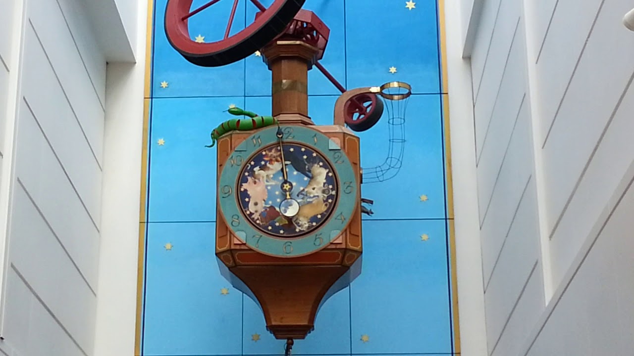 The Wishing Fish Clock !/Рибният часовник в мола на Глочестър!/