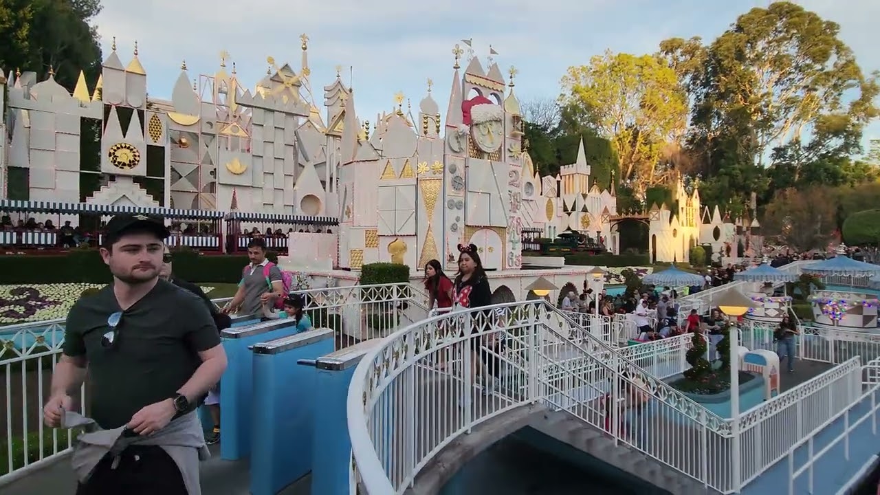 [4K] It's a Small World Holiday: Free-To-Use Post-Season Lights up Footage Disneyland Park 1/17/2026