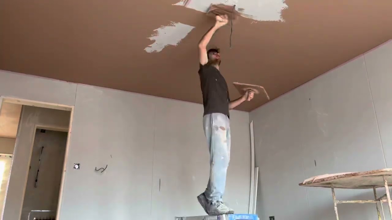 Plastering a Lounge Ceiling [ Part 1]