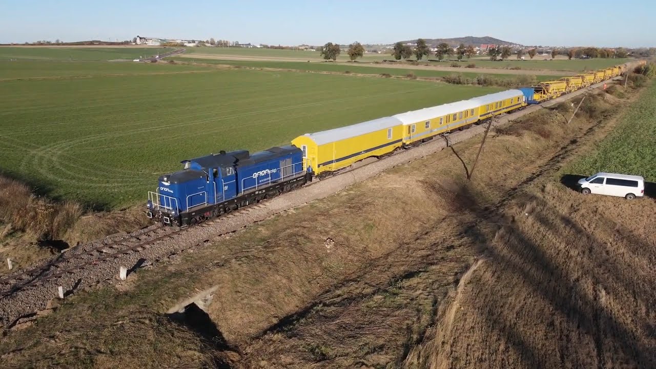 SM42-2441 z wagonami typu MFS 40 i maszyną AHM 800-R