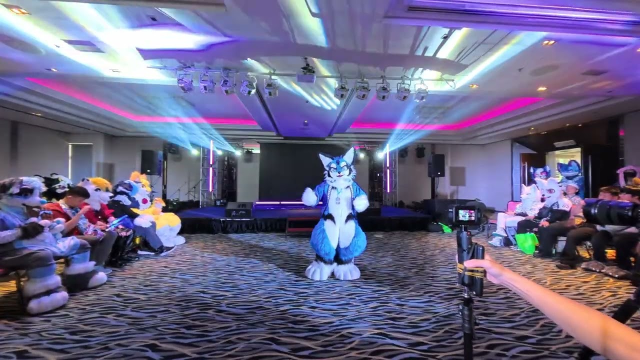 FURUM 2025 FURSUIT Dance - Winter Wolfie (4K)