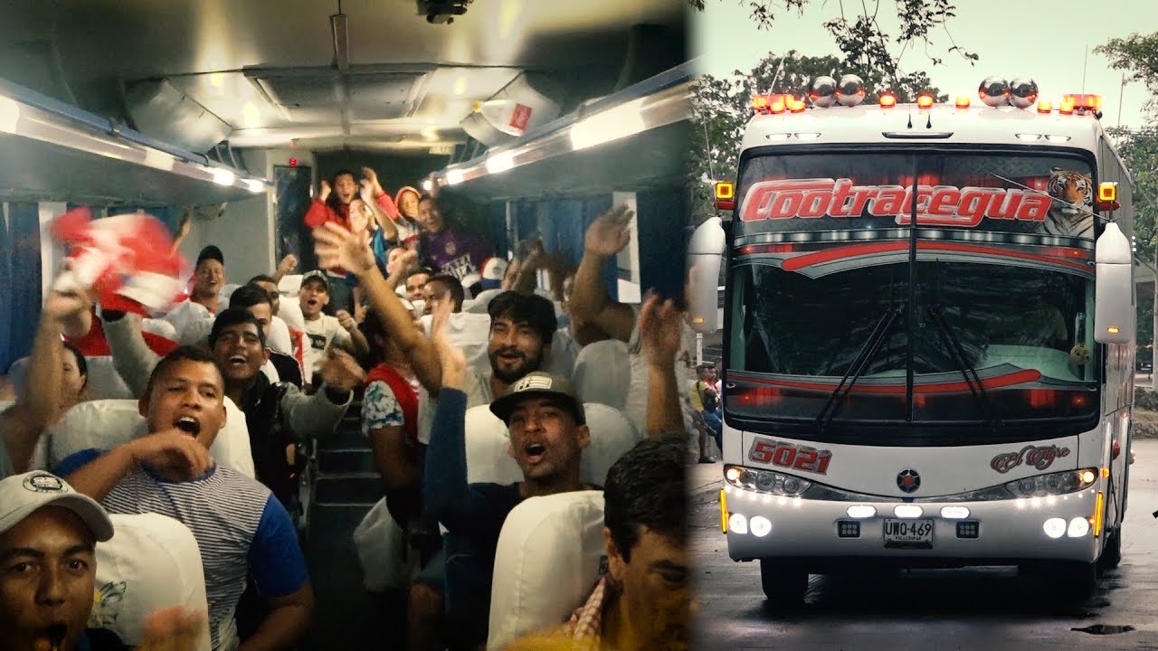EN BUSES, LAS BARRAS DE JUNIOR LLEVAN LA FIESTA A BOGOTÁ