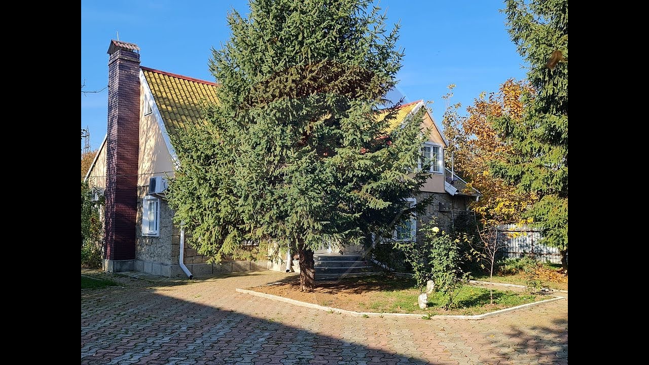 2 Case- Vilă cu 7 camere si 3000 mp teren pe Calea Moldovei de v&acirc;nzare - by RE/MAX Grow