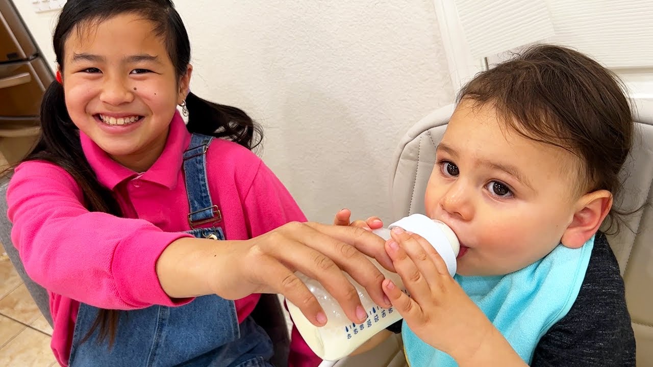 Jannie Es La Mejor Hermana y Niñera Para Bebe Gabe | Niños Aprenden Sobre La Amistad y Jugar Juntos