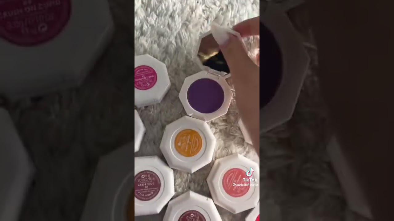 Carlotta ad un evento di✨️FENTI BEUTY✨️pt 5 ci mostra tutti i regali