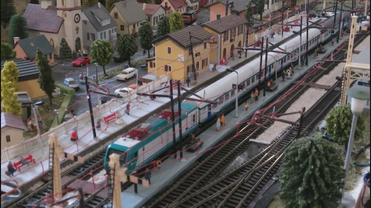 Plastico ferroviario H0 di Aluna, Trenitalia con annunci