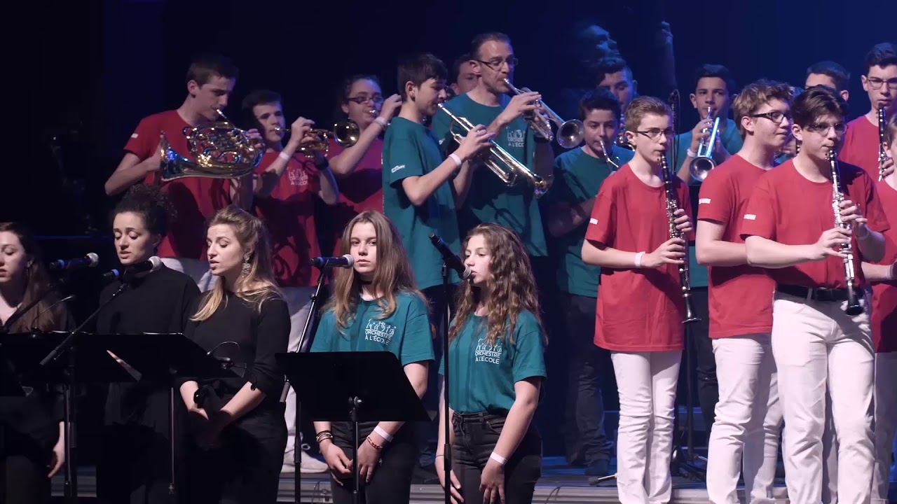 Le final : Dianoura d'Etienne Perruchon interprété par 6 orchestres à l'école à L'Olympia