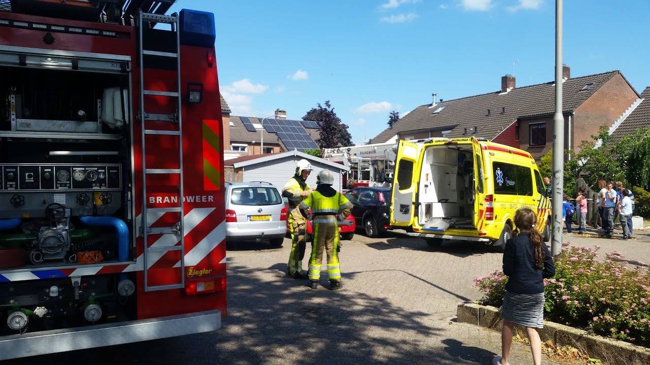 Woningbrand Drostlaan Asperen. Prio 1 brandweer Lingewaal Noord. 10-06-2017