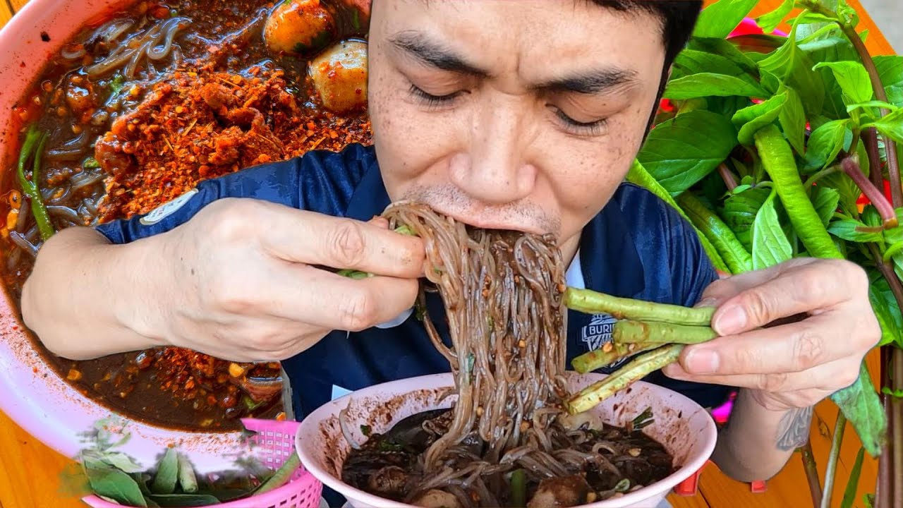 ถั่วเป็นกำจิ้มกะปิ ก๋วยเตี๋ยวเนื้อสดโคตรข้น  บ้านโพน