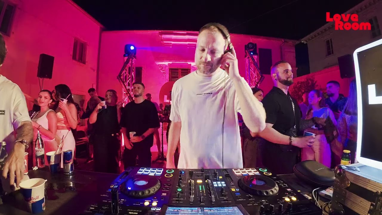 LOVEROOM 3.0. CEDULIN PALACE/14/06/2025 TOM BUG