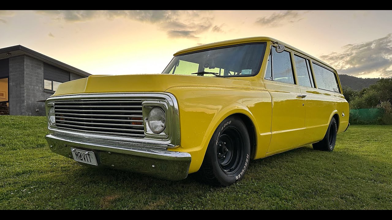 1972 Chevrolet Suburban (Bagged)