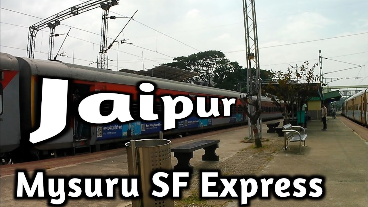 #jaipur #mysuru #sf #express #doubleline #crossing at #bengaluru #train #photography 😍😍