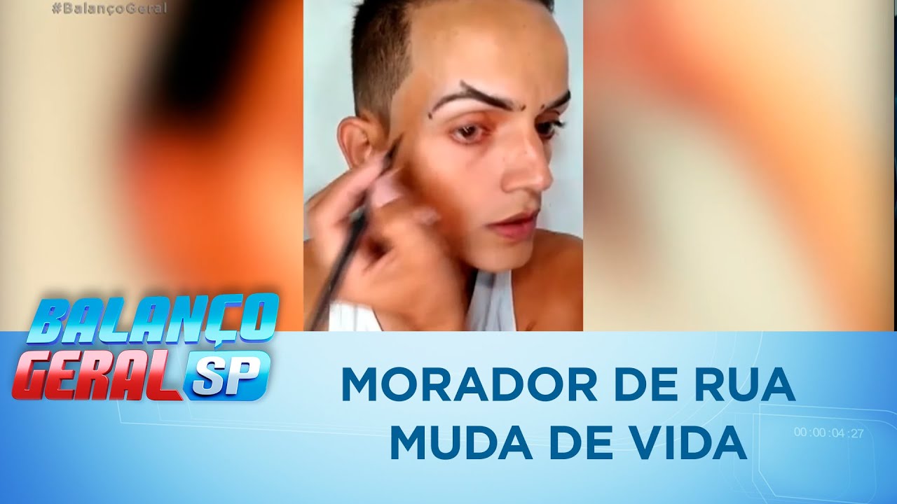 Morador de rua encontra estojo de maquiagem e muda de vida