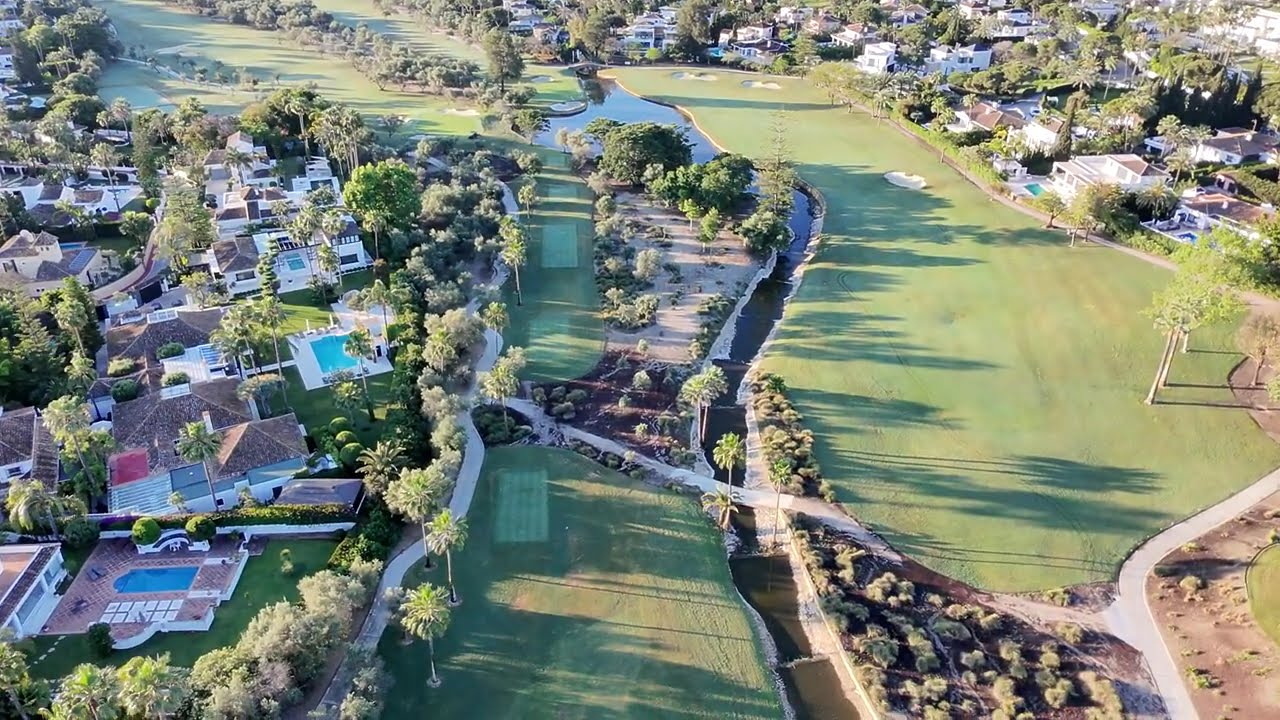Drone video 🎥 Aloha Golf Club 🏌️&zwj;♂️ | Dream Homes & Scenic Views in Marbella 🌴🏡