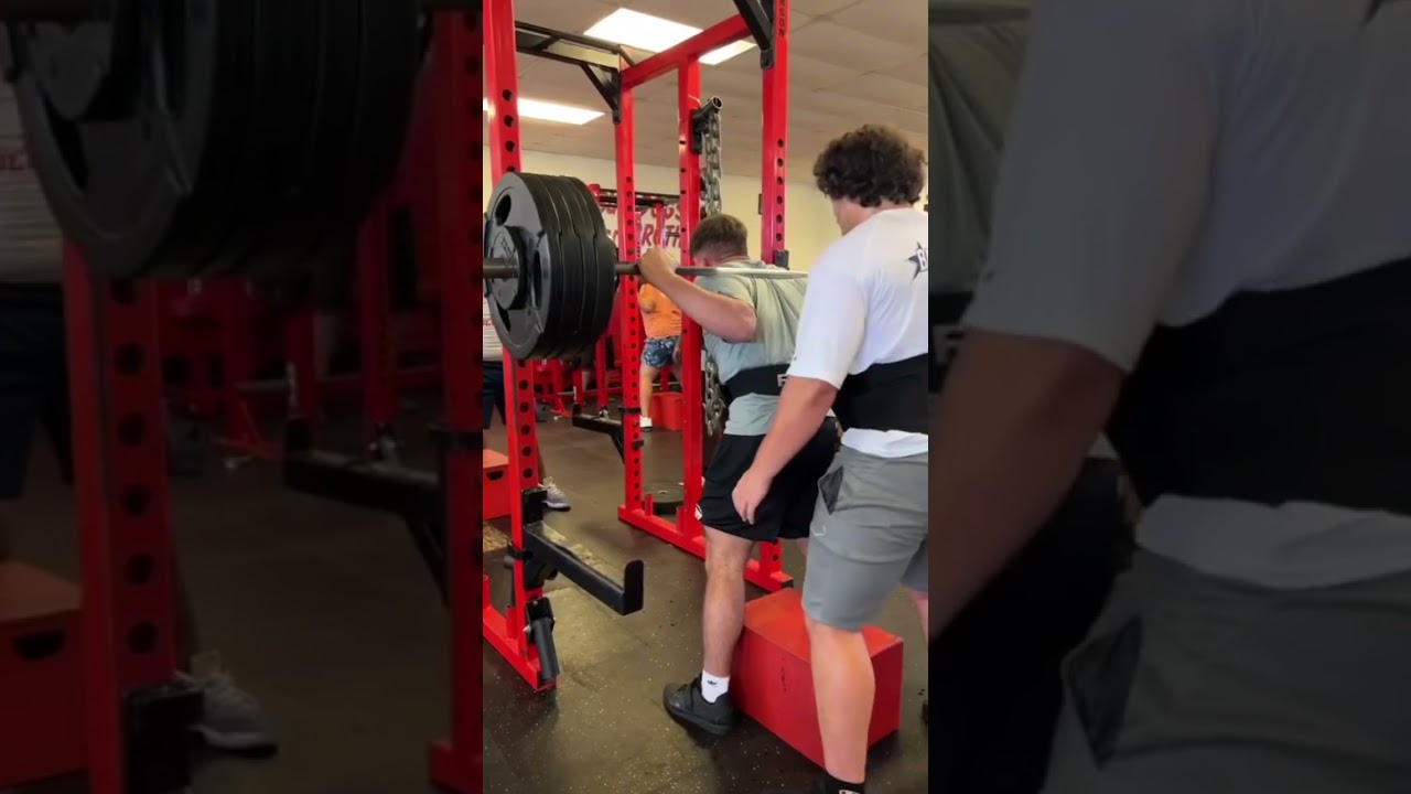 #BoxSquat Day at #Frostproof. 🎥 Caden Marsh, Frostproof HS, 2024 QB/LB. #hsfb #weightlifting