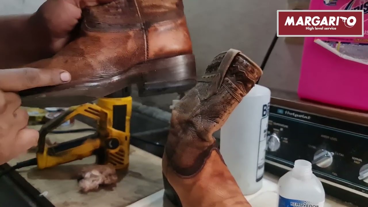 Así se, retira el exceso de grasa en bota vaqueras.