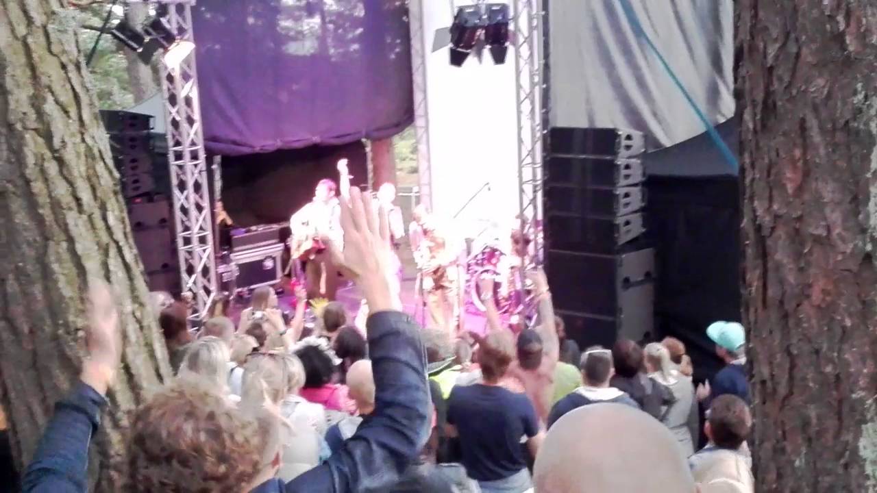Regīna  - Yellow & Pūpoliņi @ Positivus 2016
