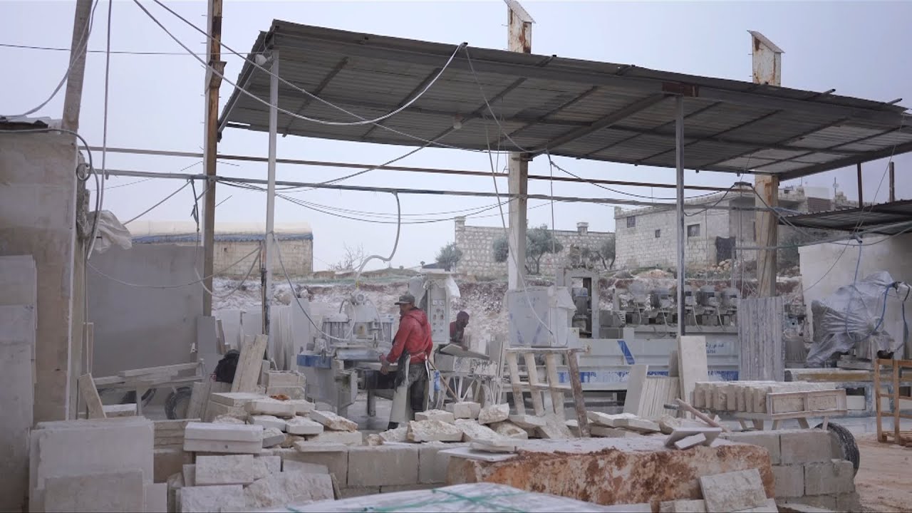 الحركة العمرانية تنشط عمل مناشر الحجر في إدلب وإنتاجها يصل إلى دول الخليج | صباح سوريا