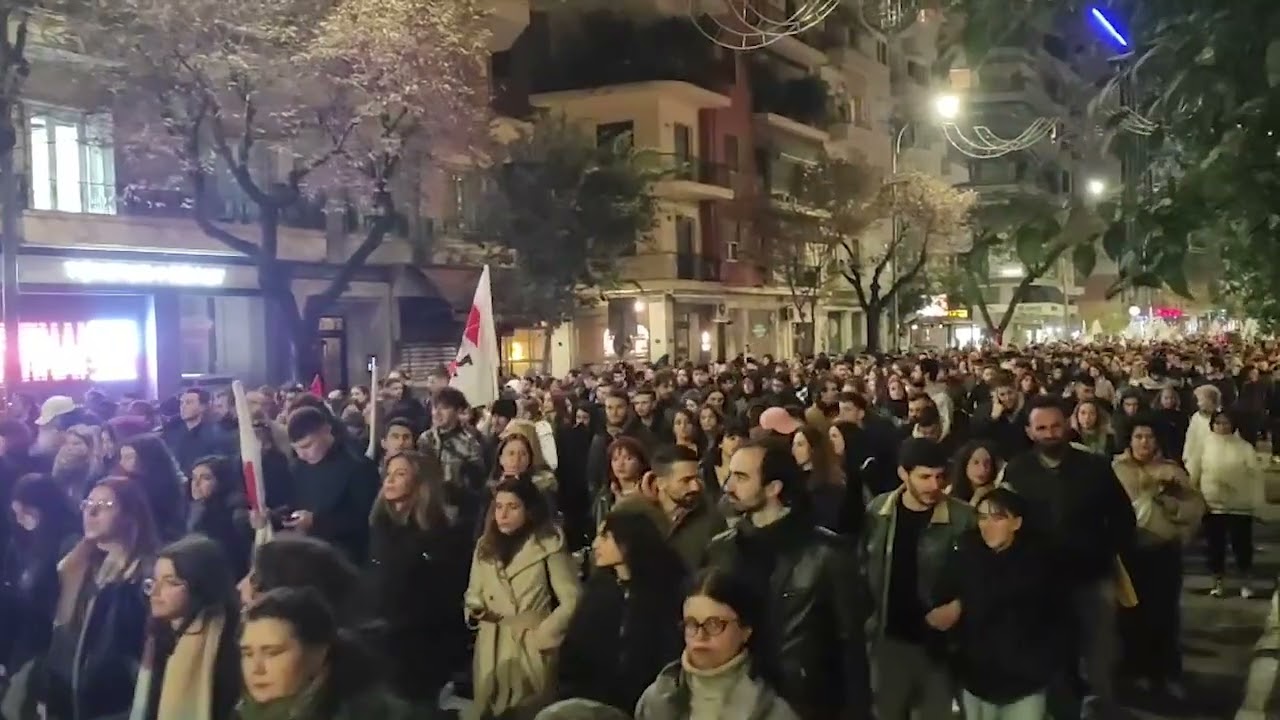 Στιγμιότυπα από την αντιιμπεριαλιστική πορεία στη Θεσσαλονικη