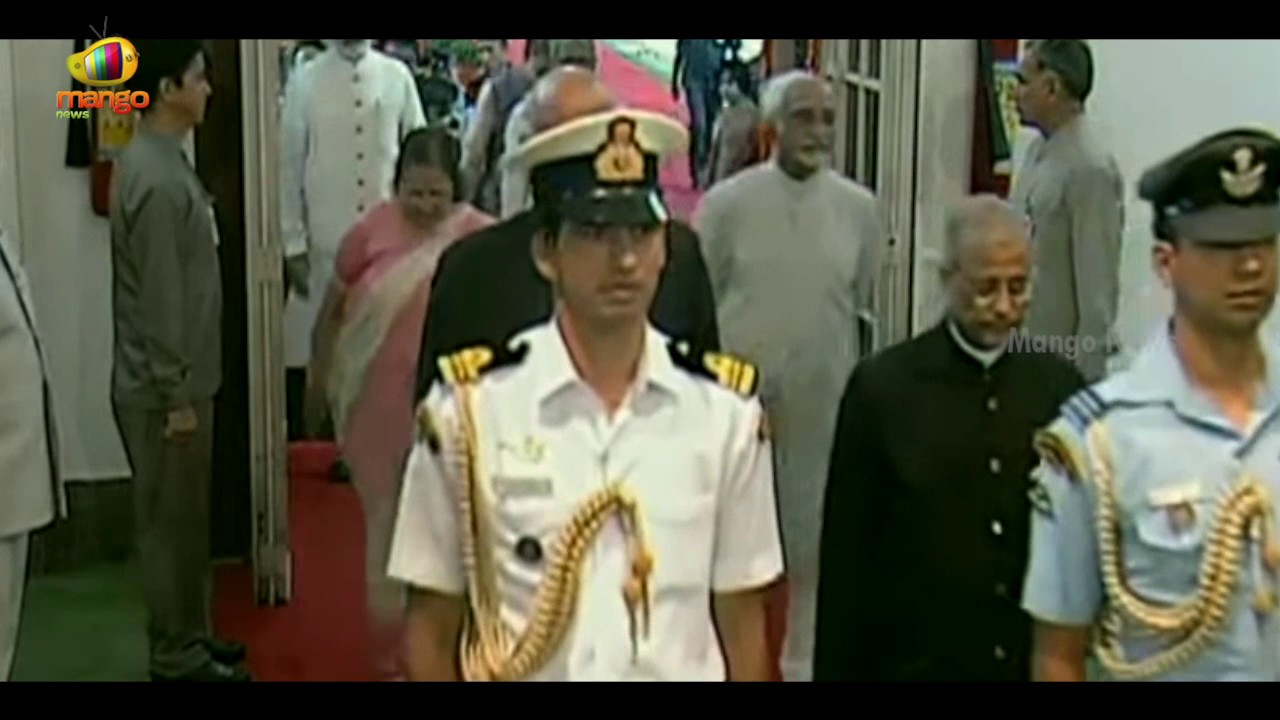 Pranab Mukherjee Entry At His Farewell Meeting Held At Central Hall of Parliament | Mango News