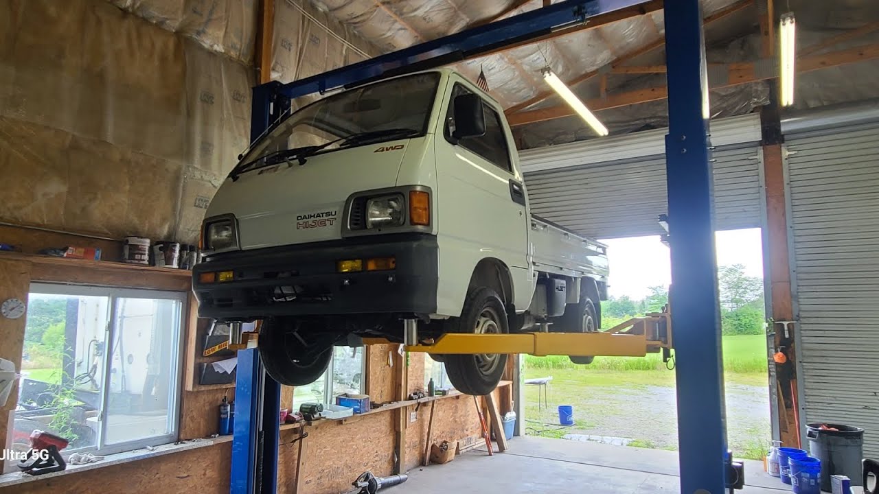 SERVICING 1990 DAIHATSU HIJET 4X4, ONLY 7,500 MILES 