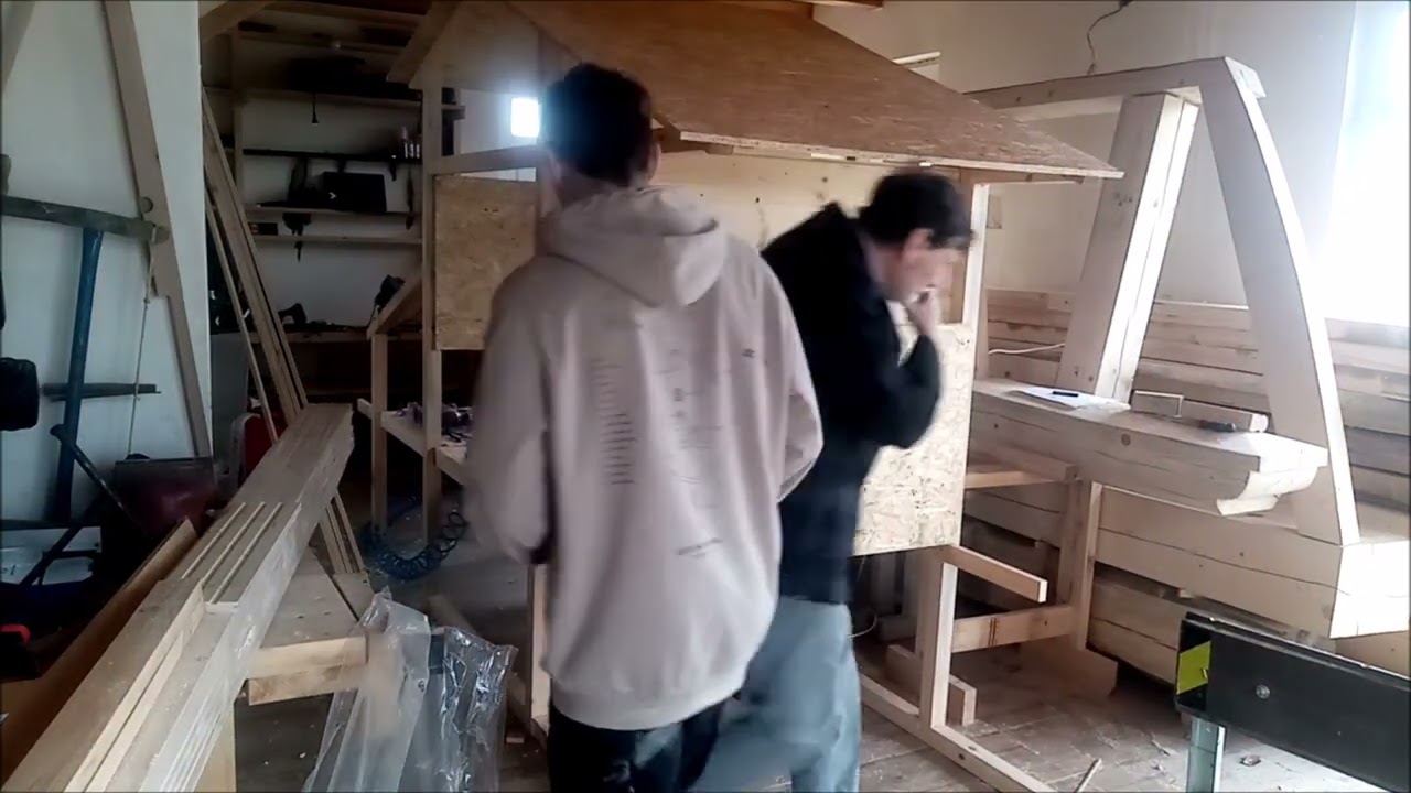 Kurník a slepičky 2023     Stavba kurníku snadno a rychle.