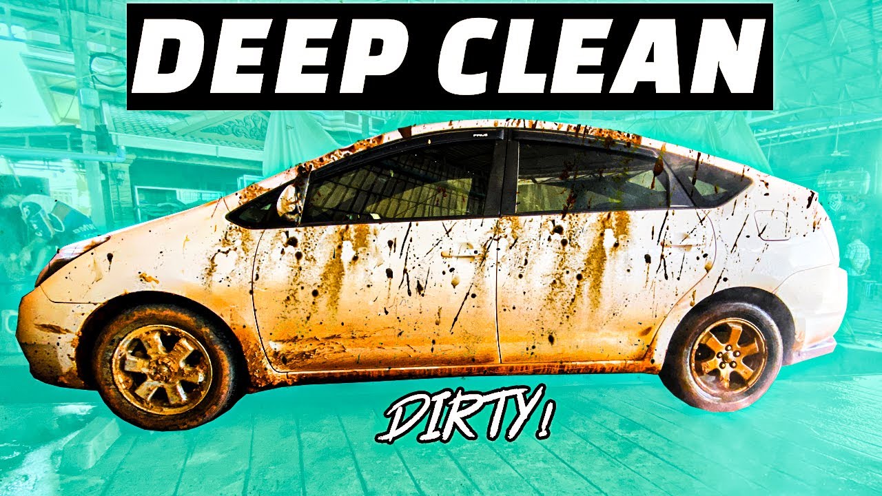 Deep washing muddy car Toyota Prius - Car wash detailing